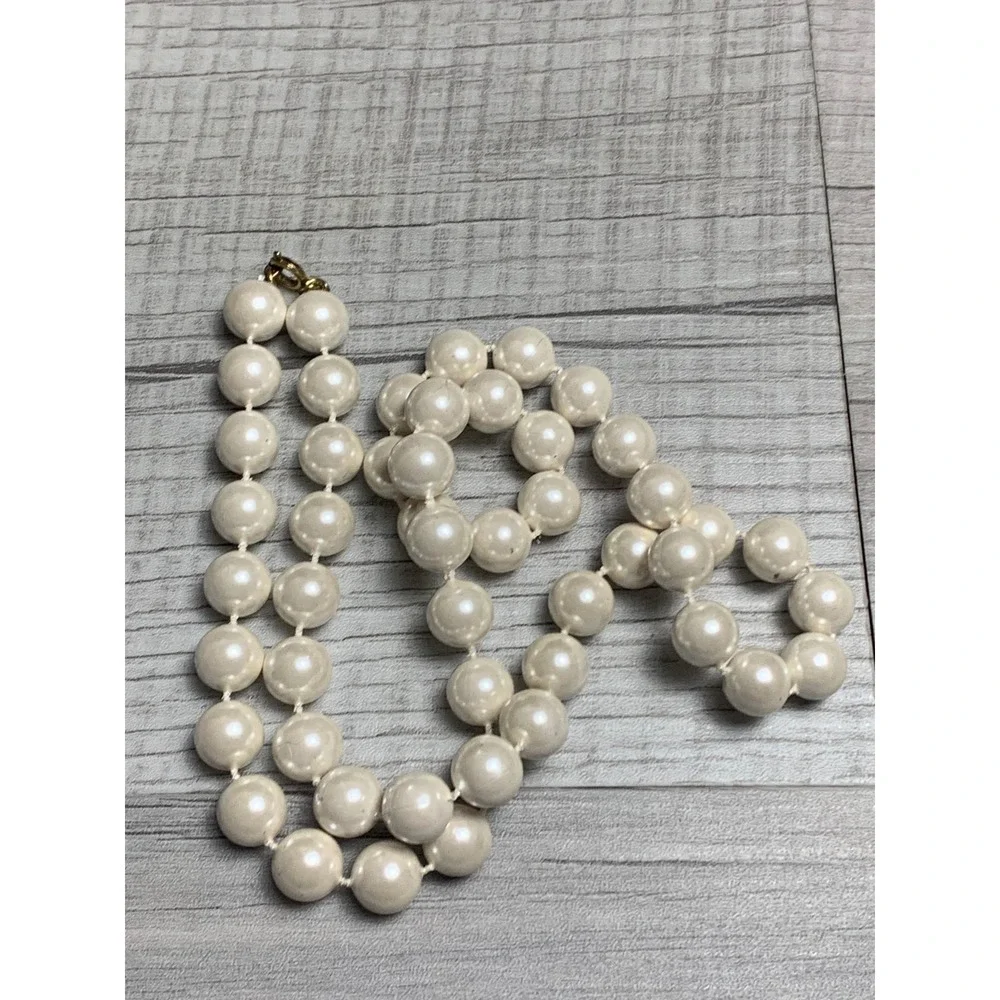 Vintage Faux Pearl Knotted Necklace Creamy White 24 Inch Gold Tone Clasp 4031